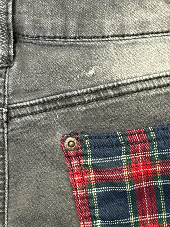 Pantalones cortos elásticos de mezclilla de tiro alto negros talla 11 Dollhouse Junior bolsillos a cuadros Y2K Foto 3 de 4