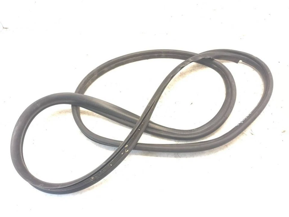 Mercedes-Benz S320 W220 1999 Rubber Seal Tailgate (Body) Petrol 165kW - Image 4 of 4