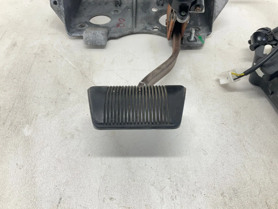 13-17 Ram 1500 Doble Cabina Parking Freno Parada Pedal Ajustable Eléctrico con Soporte Foto 4 de 4