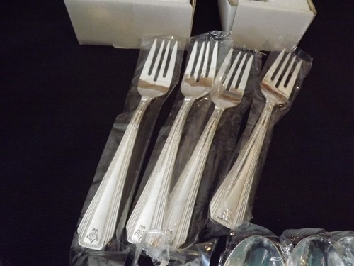 nuovo SET POSATE PLACCATE ARGENTO 20pz 4 posti REGENT SQUARE 2 set disponibili - Foto 11 di 18