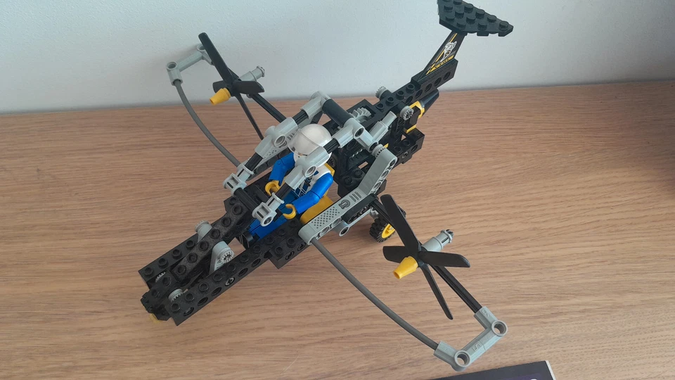 LEGO Technic 8222 V-TOL, photo 3 sur 5