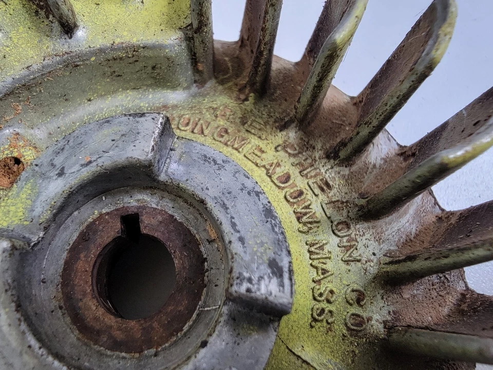 Volante de inercia de motosierra Pioneer P21 pieza OEM 05974-02 con llave eje de 3/8" Foto 3 de 4