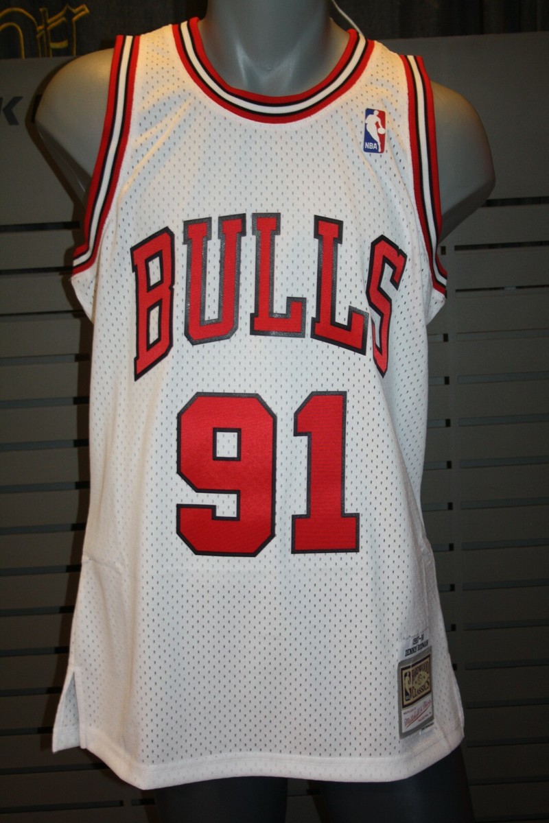 Mitchell & Ness Chicago Bulls Dennis Rodman Black Swingman 2.0 1997-98 Jersey