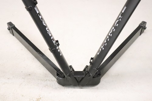 Ultimate Support V-Stand Pro V-Style Stojak na klawiaturę czarny - Zdjęcie 2 z 11