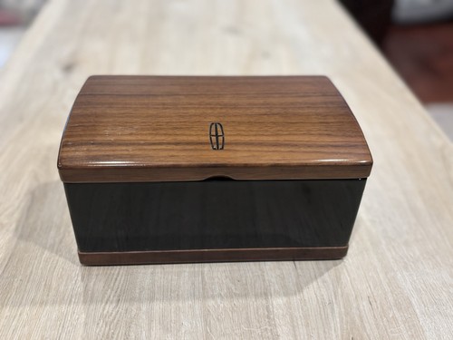 WALNUT WOOD LINCOLN CONTINENTAL DEALER PROMO LACQUERED JEWELRY BOX