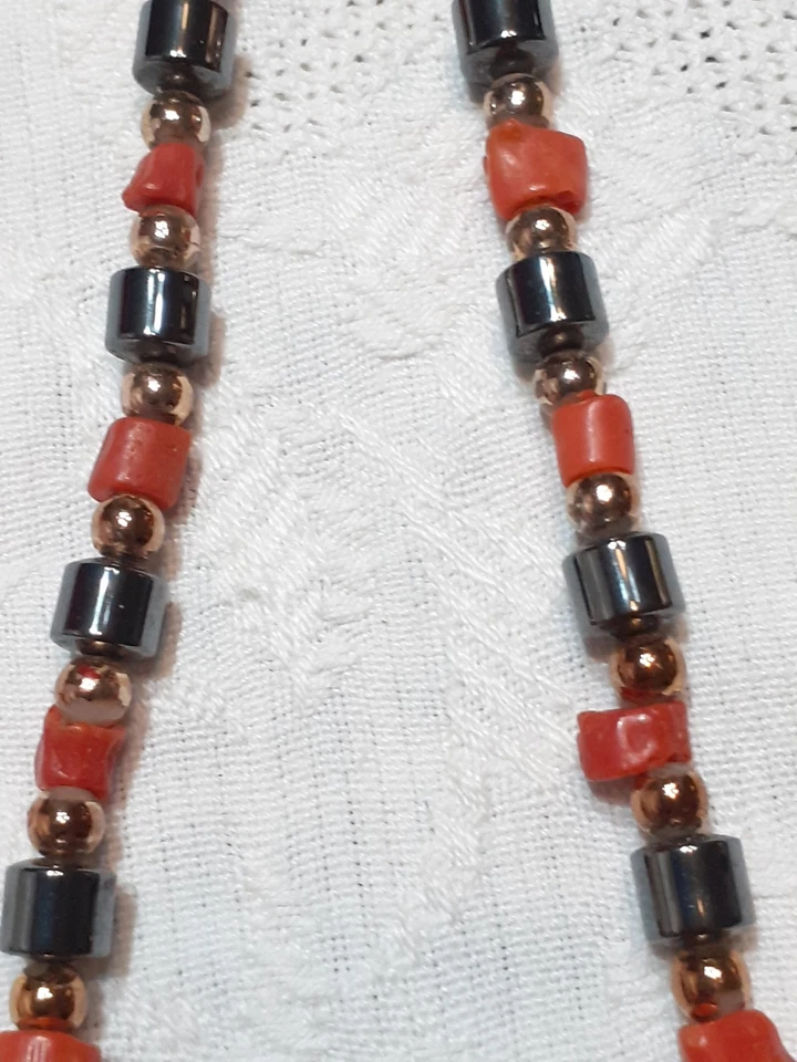 Collana Vintage In Ematite E Scaglie Di Corallo - Immagine 4 di 4