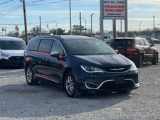 2017 Chrysler Pacifica Limited Minivan 4D