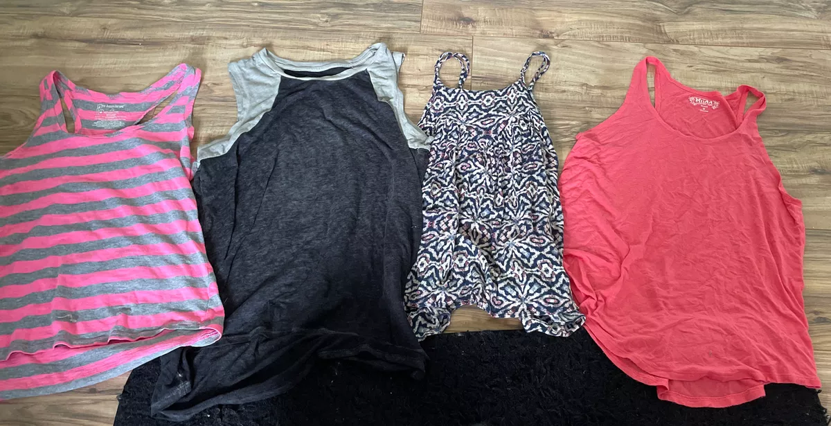 Juniors shop athletic clothing