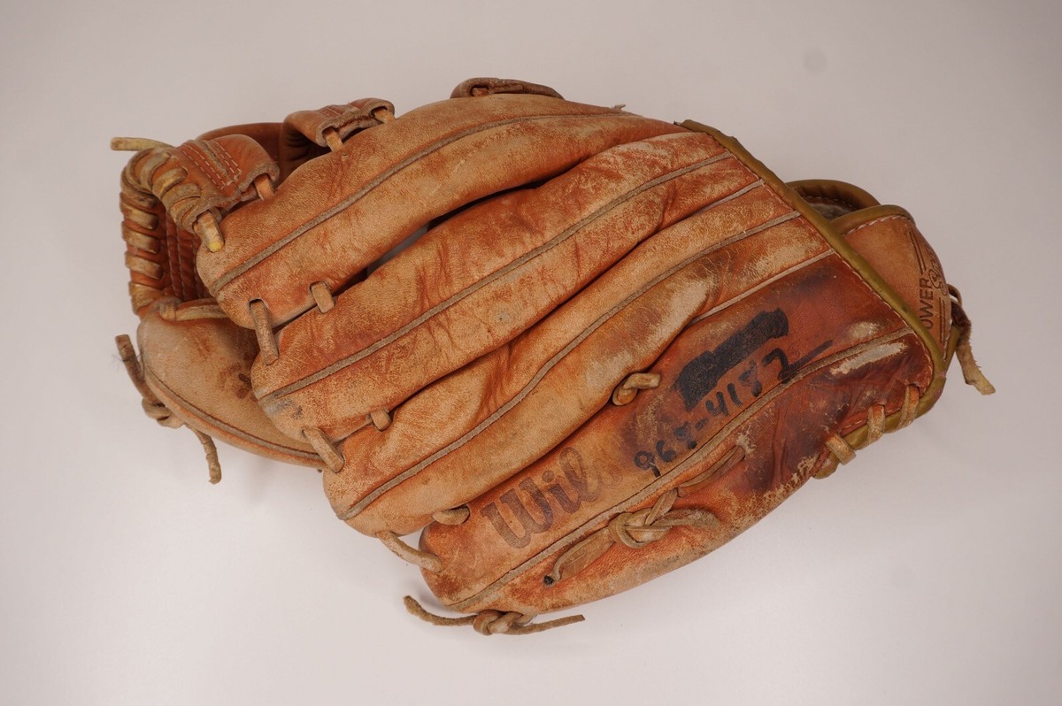 Wilson Eddie Murray Signature Model A2134 11” Fielders Glove *Used