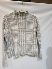 max studio top M Long Sleeve Geo Print Mock Turtleneck Crop Top Bust 44