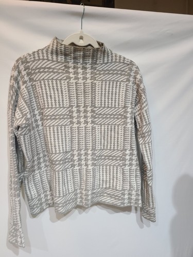max studio top M Long Sleeve Geo Print Mock Turtleneck Crop Top Bust 44