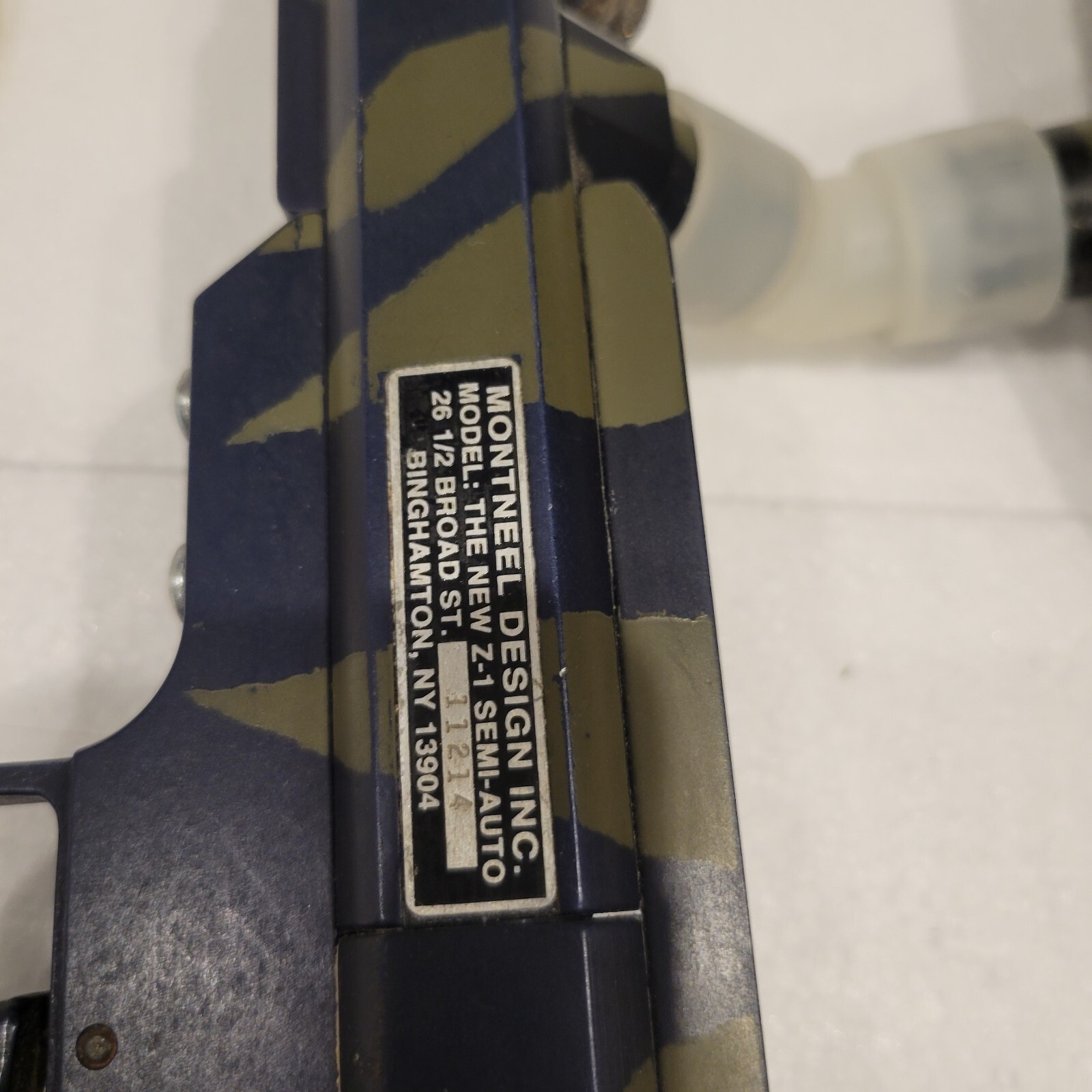 Icon Z1 Paintball Marker With Hopper, Squeegee, Mask, and Extra Bolt