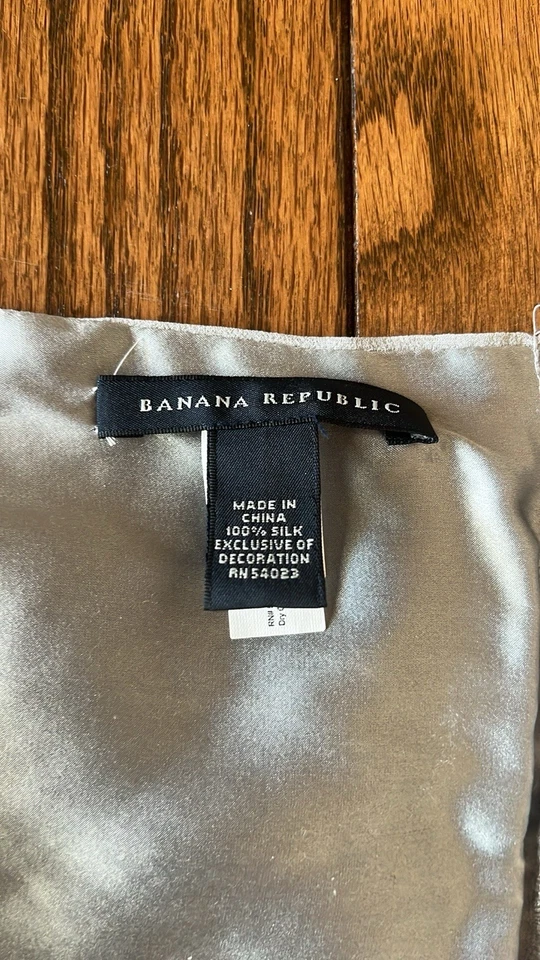 Bufanda floral de seda Banana Republic para mujer Foto 3 de 3