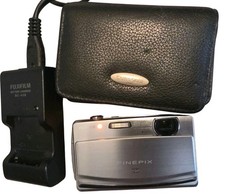 Fujifilm FinePix Z90 14,2 megapixel fotocamera digitale argento touch screen caricatore e custodia