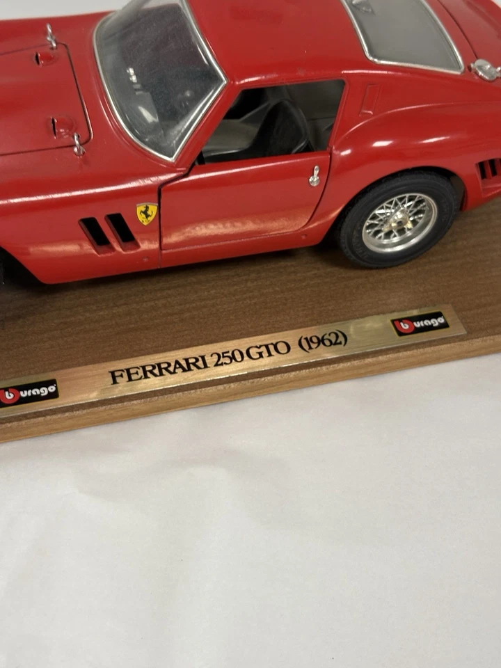 Ferrari 250 GT0 1962 Red Model Car Bburago 1:18 On Stand Nice Collectors Piece — 第 4/4 张图片