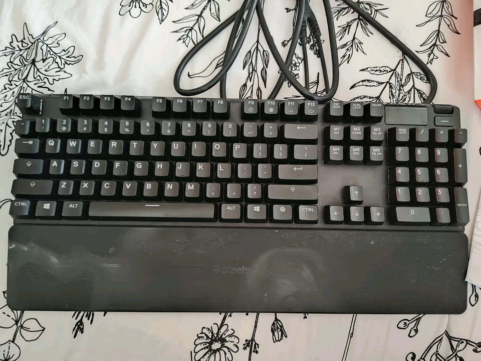 SteelSeries Apex Pro Gen 3 Full Size Mechanical Gaming Keyboard - Image 3 of 4