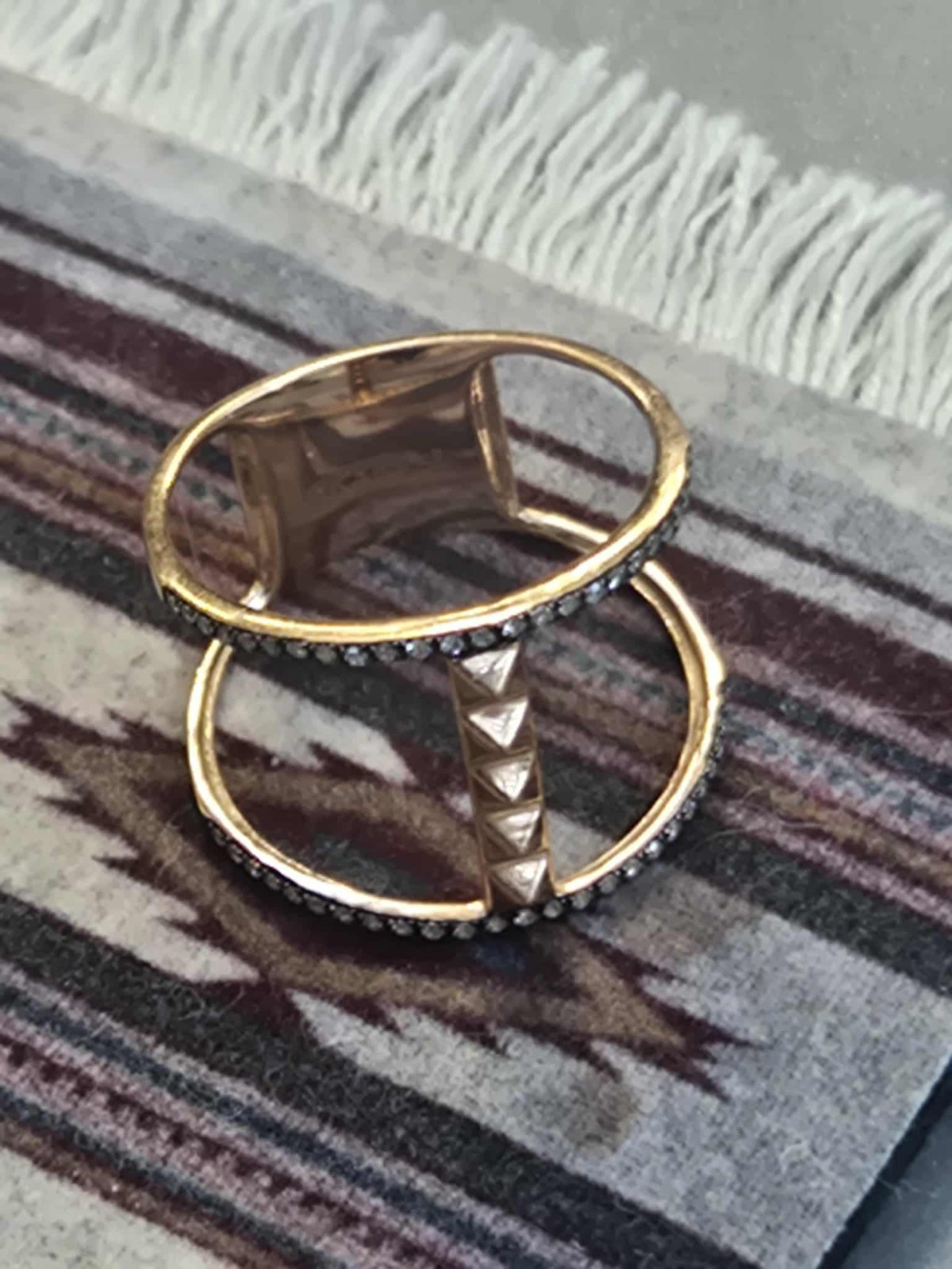 14k Solid Gold Split Shank Ring With Pyramid Stud… - image 7