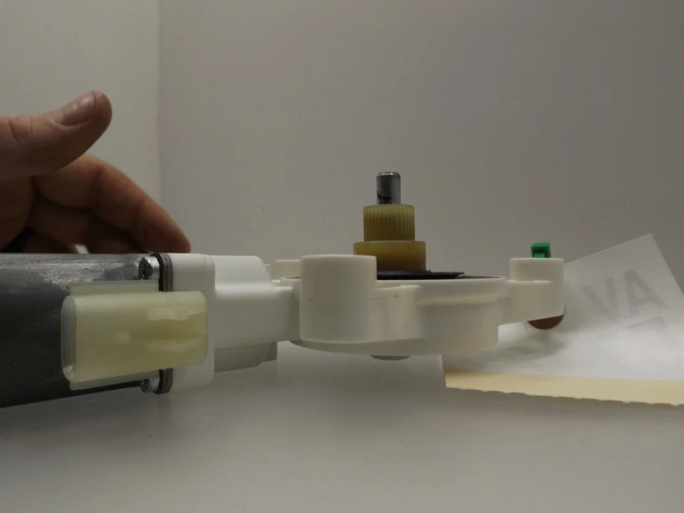 Chrysler Sebring 2007-2010 motor de ventana de puerta lateral del conductor trasero usado OEM 3006611 Foto 3 de 4