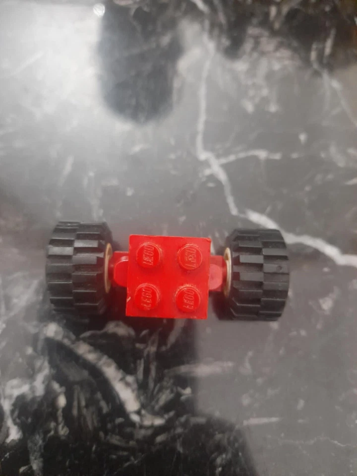 LEGO Technic Wheel Units with Spring Suspension RED & 2 White Wheels - Image 2 of 4