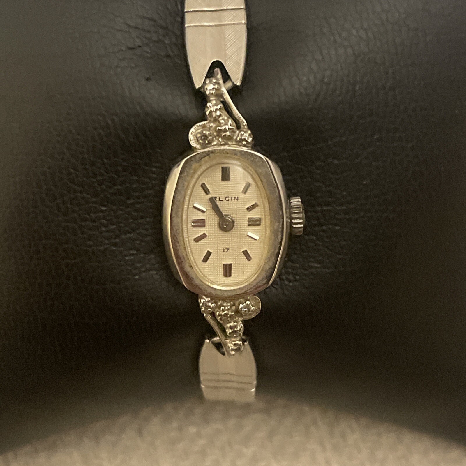 Vintage Ladies ELGIN 17 Jewel Watch 2 Diamonds Textured Dial Wind Up Untested