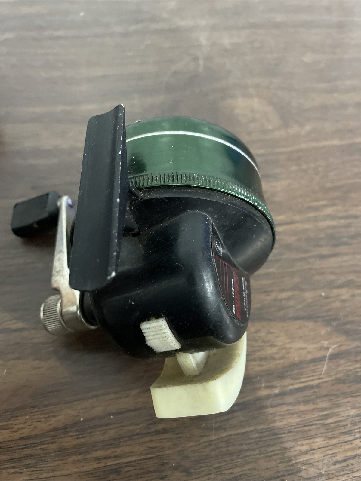 Johnson Sabra Model 130B Vintage Green Spincasting Fishing Reel