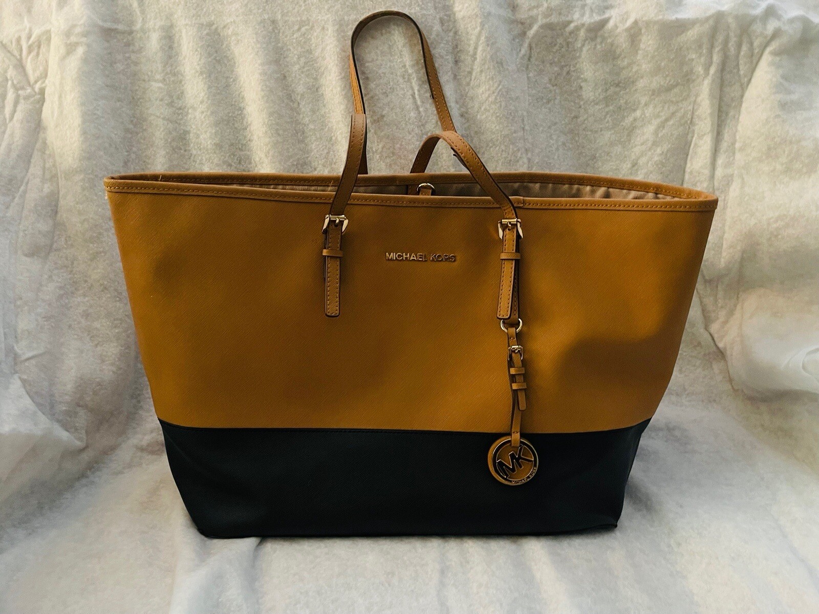 Michael Kors Womens Handbag Stylish & Elegant Design-image