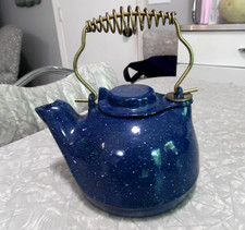 VINTAGE CAST IRON BLUE SPECK ENAMELWARE 1 QT....