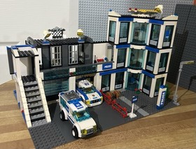 LEGO CITY: Police Station (7498)