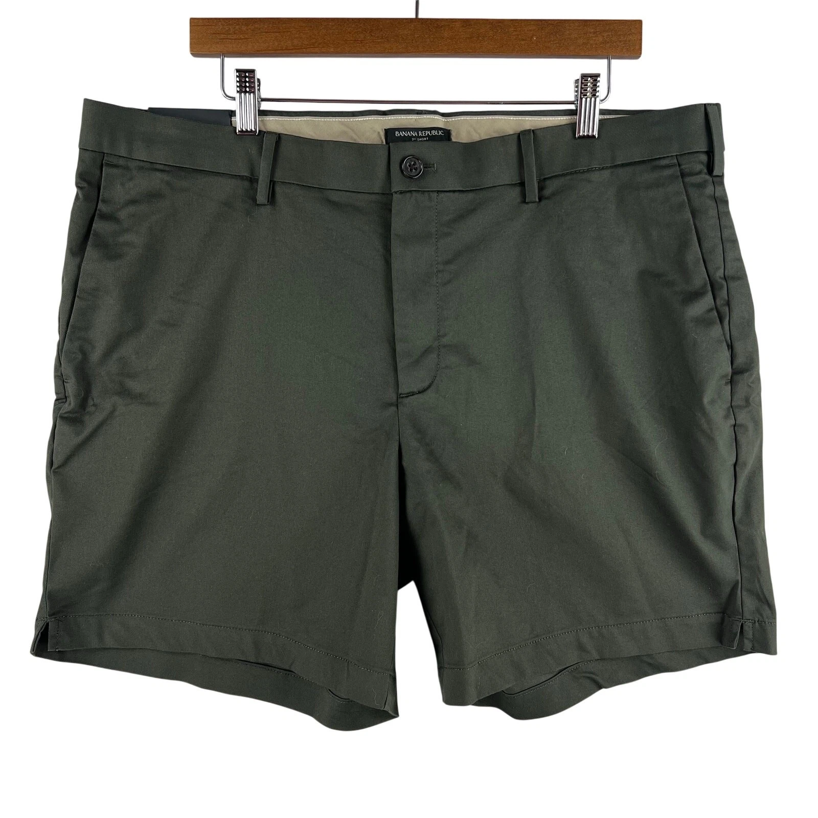 Banana Republic Mens 7" Core Temp Short SZ 40 Olive Green Chino 37.5 Tech NWT