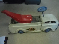 Vintage Large Wyandotte Tow Truck Rider Ride Toy Dot Towing Service Wrecker