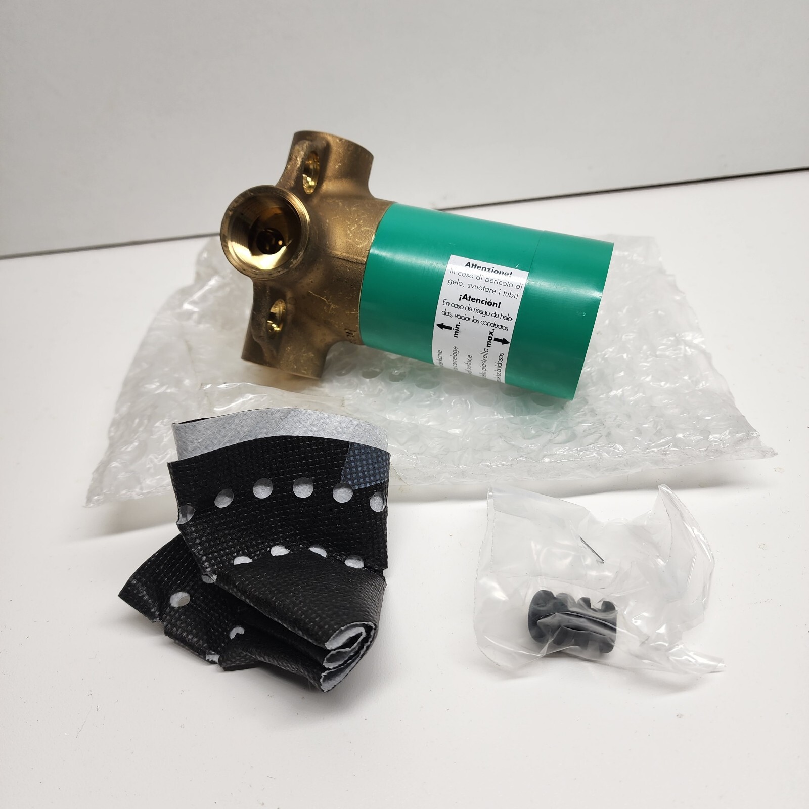 hansgrohe 15936181 PuraVida Quattro Green 3-Way Diverter Val