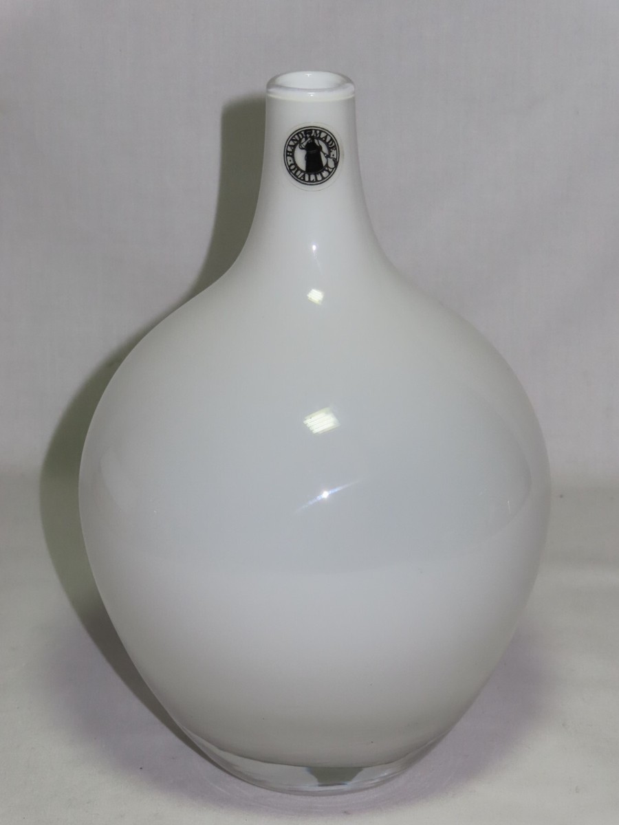 White Round Ikea 16789 Fluted Salong Hand-Made Glass Art Vase Sculpture