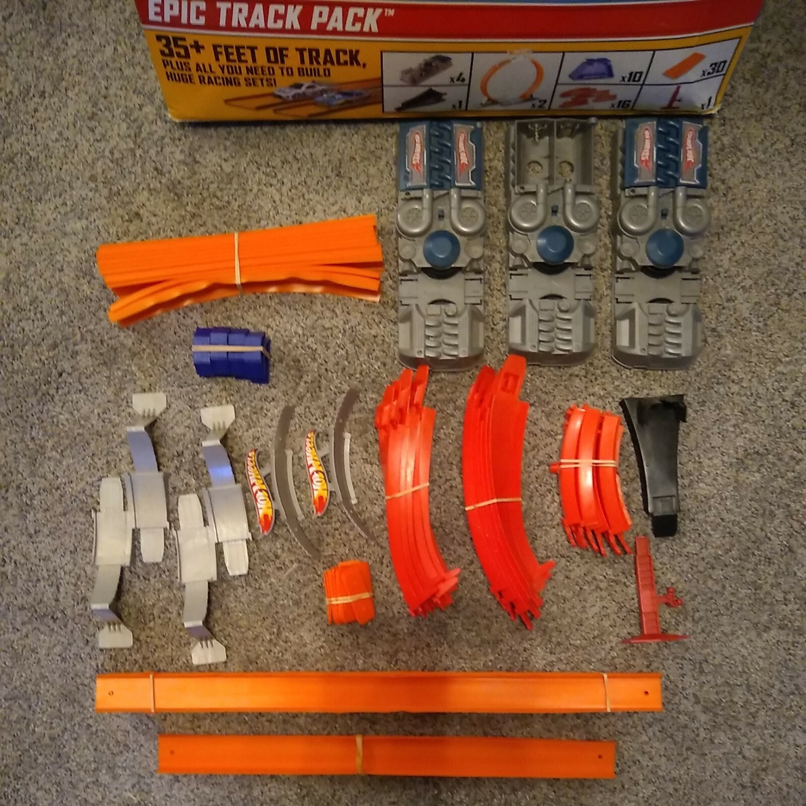 HOT WHEELS EPIC TRACK PACK 2013 WALMART PLAY SET Y0277 LOOPS BOOSTERS