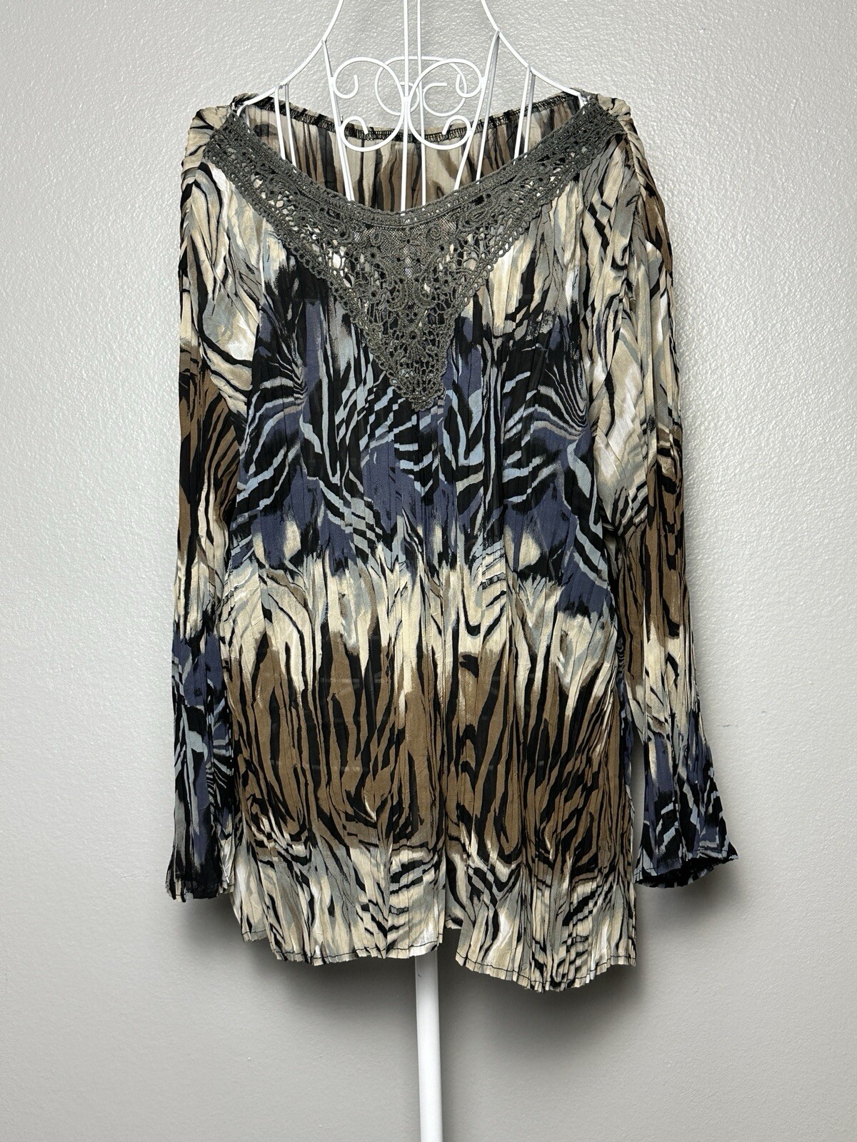 Womens Pleated Crinkle Top Size XL Lace Neckline Lightweight SEE MEASUREMENTS