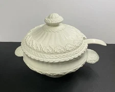 Vtg Italy 15.0” Ivory Cabbage Leaf & Ribbon Scroll Soup Tureen With Ladle 121B
