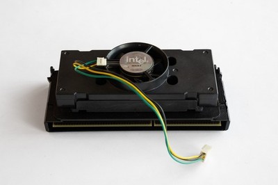 Intel Pentium II 266MHz SL33D Slot 1 CPU with BOX Fan and Heatsink