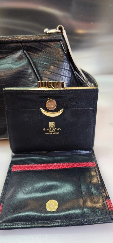 Bolso Charles David Lavanda Imitación Croc + Cartera Givenchy Vintage Cuero Doble Plegable. Foto 3 de 4
