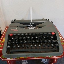 Empire Aristocrat Portable Manual Typewriter with Case