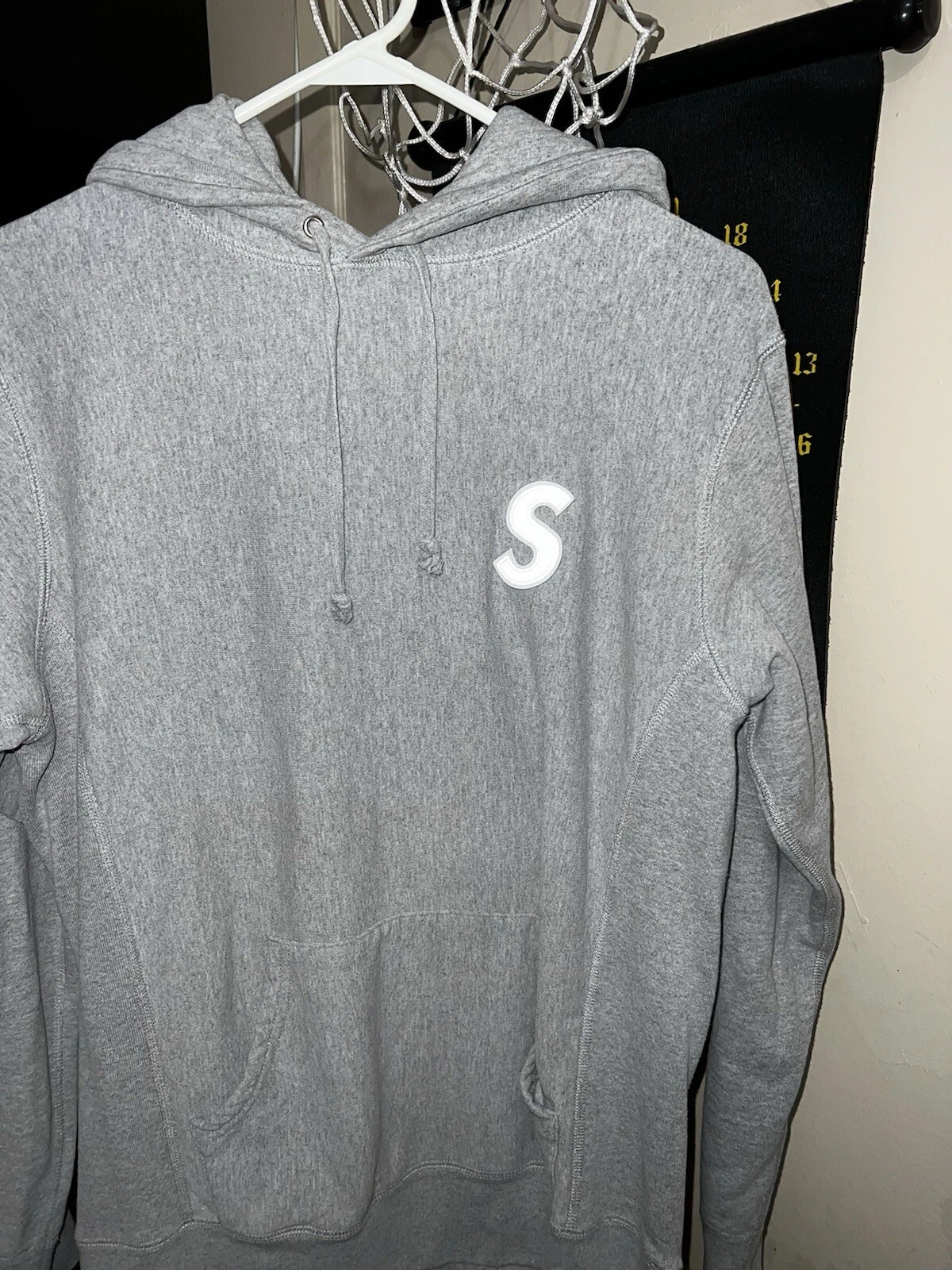 Sweat à capuche logo Supreme S