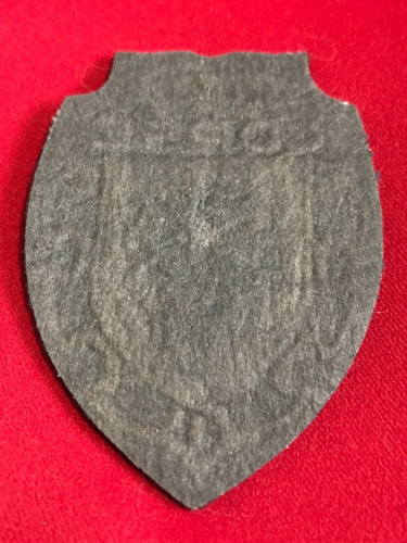 Ecusson brodé sur feutre noir fil dorés Département français VOSGES 6cmx8cm - Picture 2 of 2