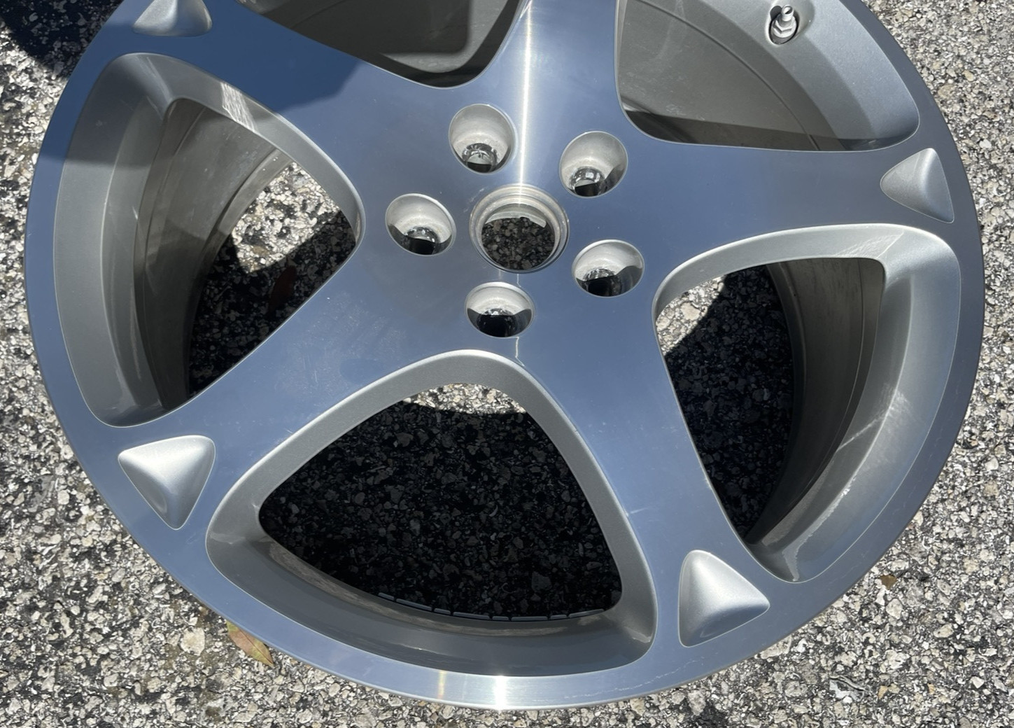 19" FERRARI CALIFORNIA OEM FACTORY ORIGINAL MADE IN ITALY (1) FRONT  WHEEL 19x8”
