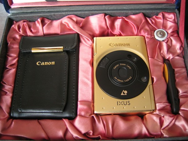 CANON IXUS GOLD NEW IN CASE