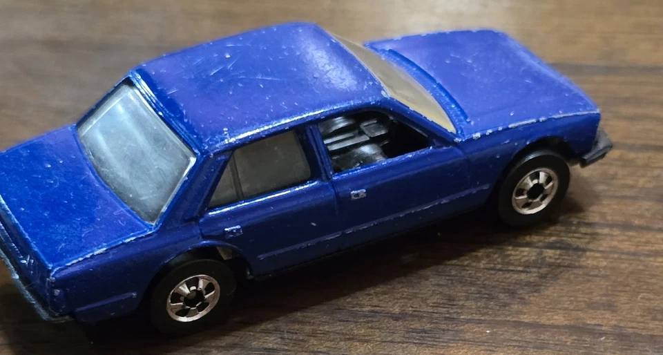 Peugeot 505 1982 3" vintage Hot Wheels 1:64 azul oscuro paredes negras Hongk coche suelto Foto 3 de 4