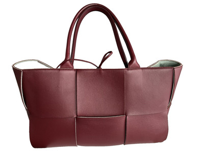 Bottega Veneta Arco bordeauxrot groß Maße: ca. H 23 x L 36 x T 12 cm