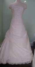Blue By Enzoani Ivory Wedding Dress Sz 10 NWT Beautiful Dress             