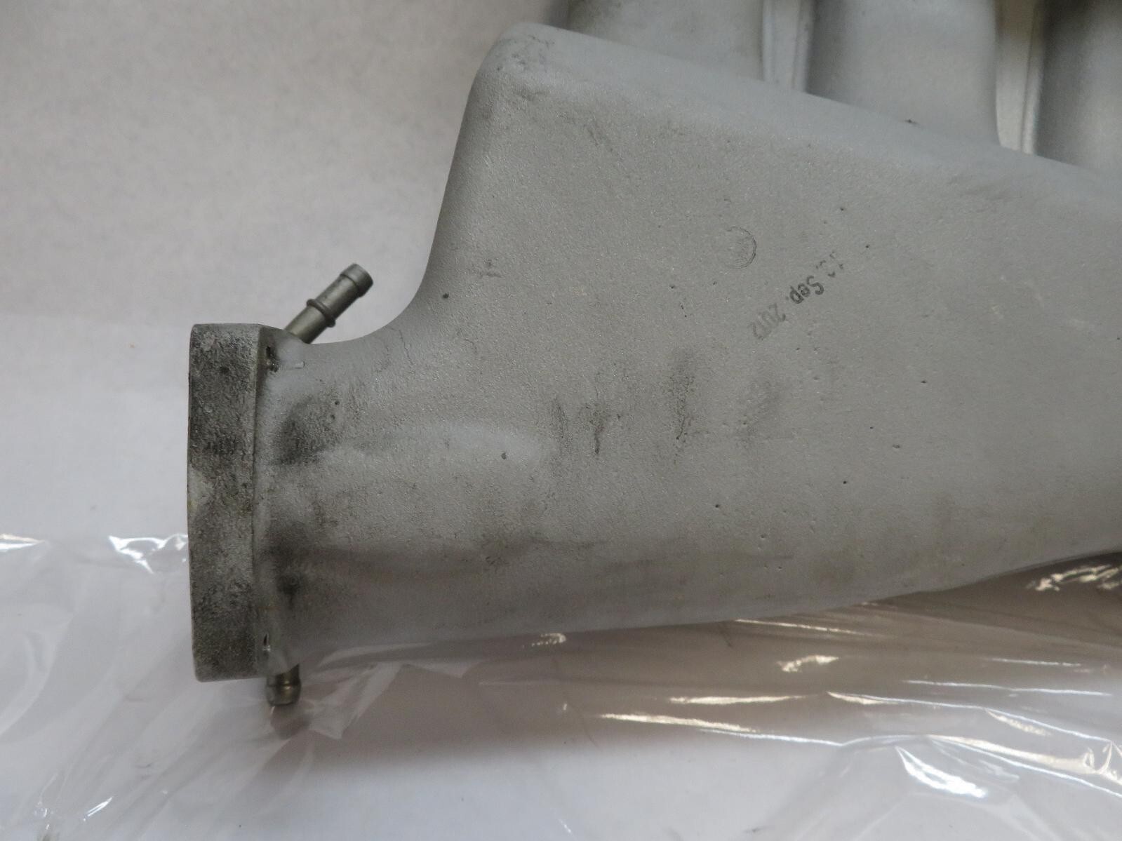 2012 ASTON MARTIN RIGHT PASSENGER UPPER INTAKE MANIFOLD PLENUM OEM 8G439424CA