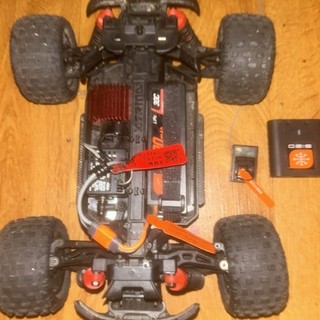 ARRMA 1/18 GRANITE GROM MEGA Brushed 4X4 Monster Truck RTR With Battery &Charger