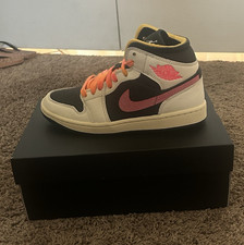 Jordan Air Jordan 1 Mid SE Edge Colorblock Lace Up Mid Top Black White