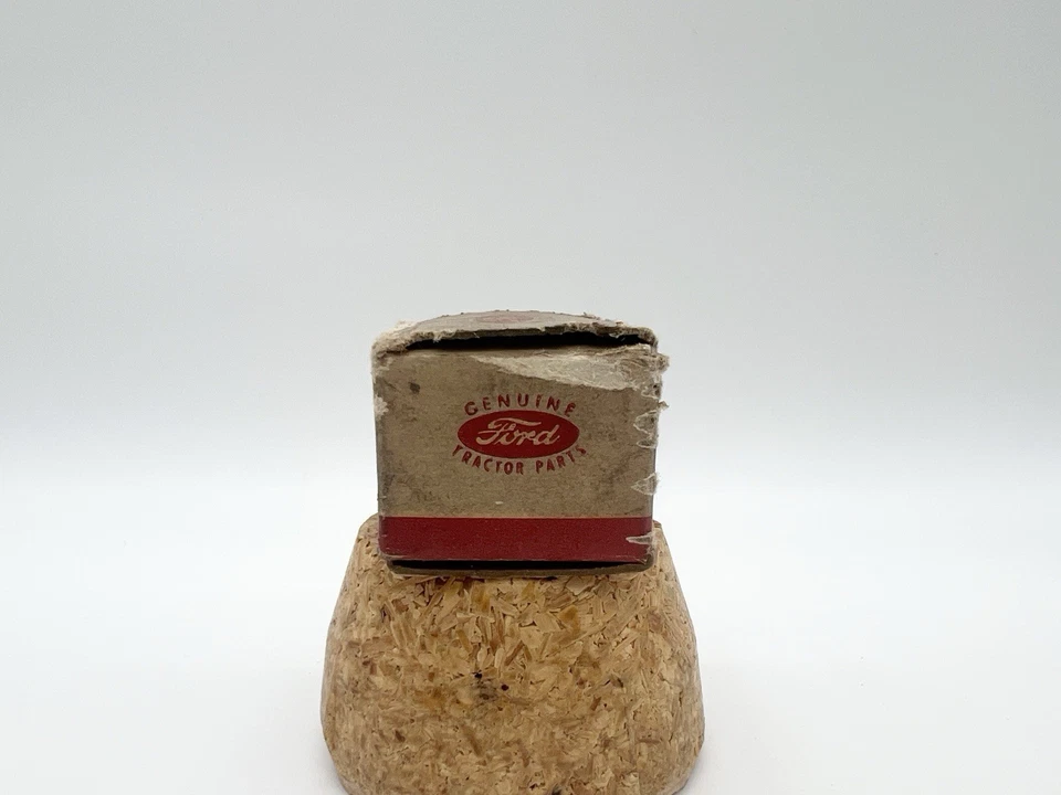 Vintage 40s Genuine Ford Tractor Distributor Rotor 9N-12200 NOS Original Box - Image 4 of 4