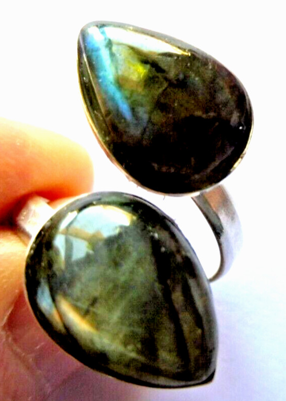 Bague en Labradorite Bleue ajustable pour illuminer vos tenues de bureau et soirées